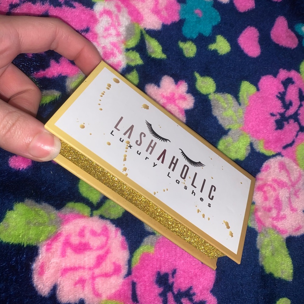 LASHAHOLIC Luxury Lashes